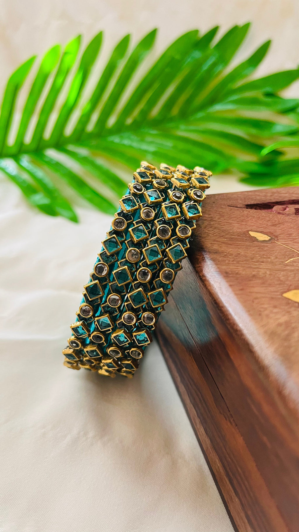 VIHANTH HANDMADE CYAN AND WHITE KUNDAN BANGLE VH006