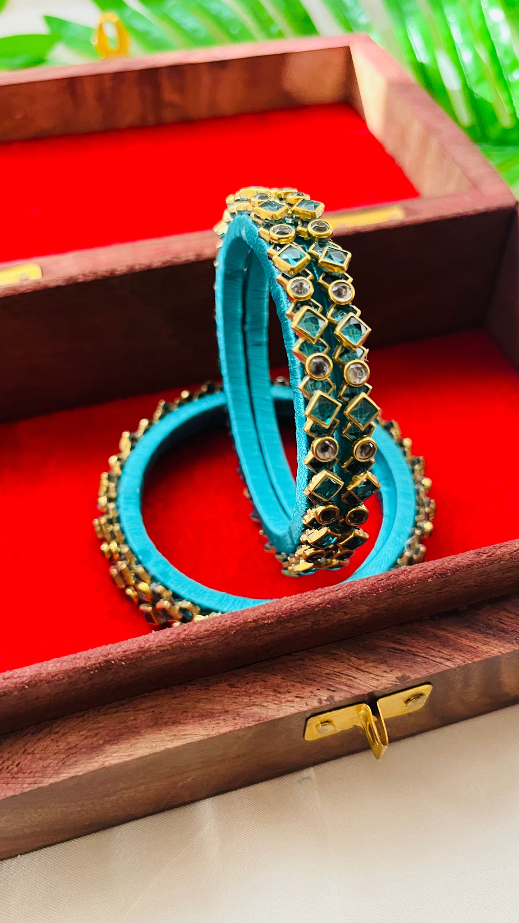 VIHANTH HANDMADE CYAN AND WHITE KUNDAN BANGLE VH006
