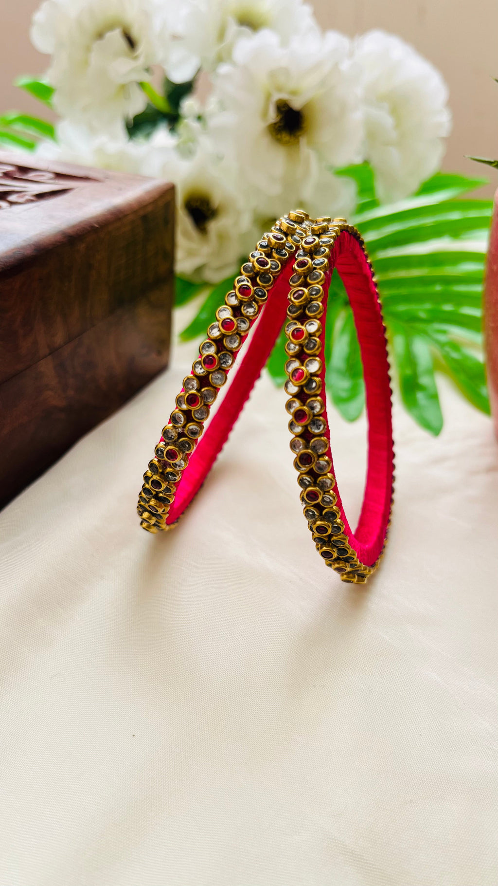 VIHANTH HANDMADE PINK AND WHITE KUNDAN BANGLE VH015
