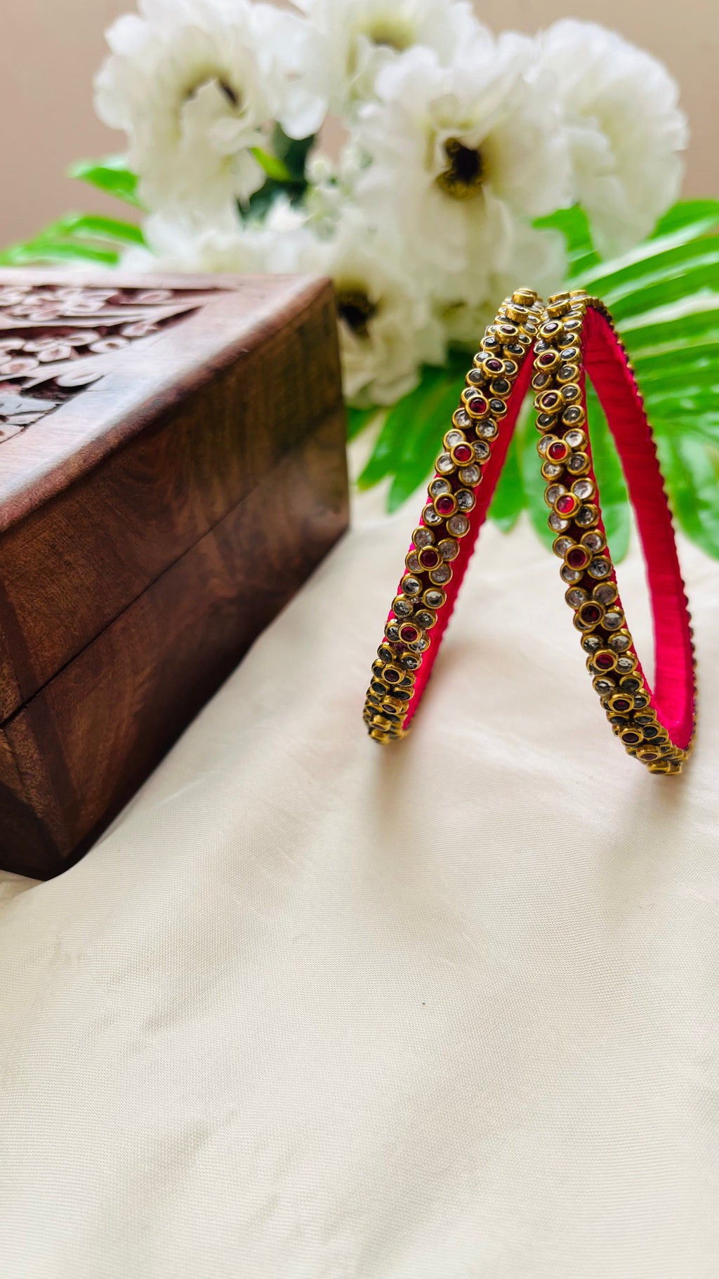 VIHANTH HANDMADE PINK AND WHITE KUNDAN BANGLE VH015