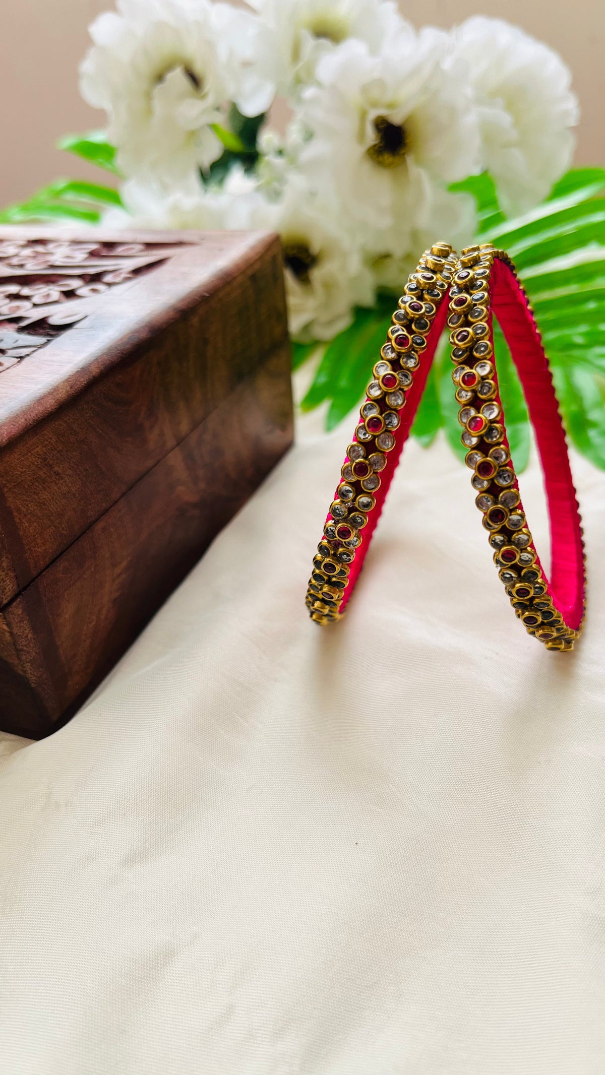 VIHANTH HANDMADE PINK AND WHITE KUNDAN BANGLE VH015