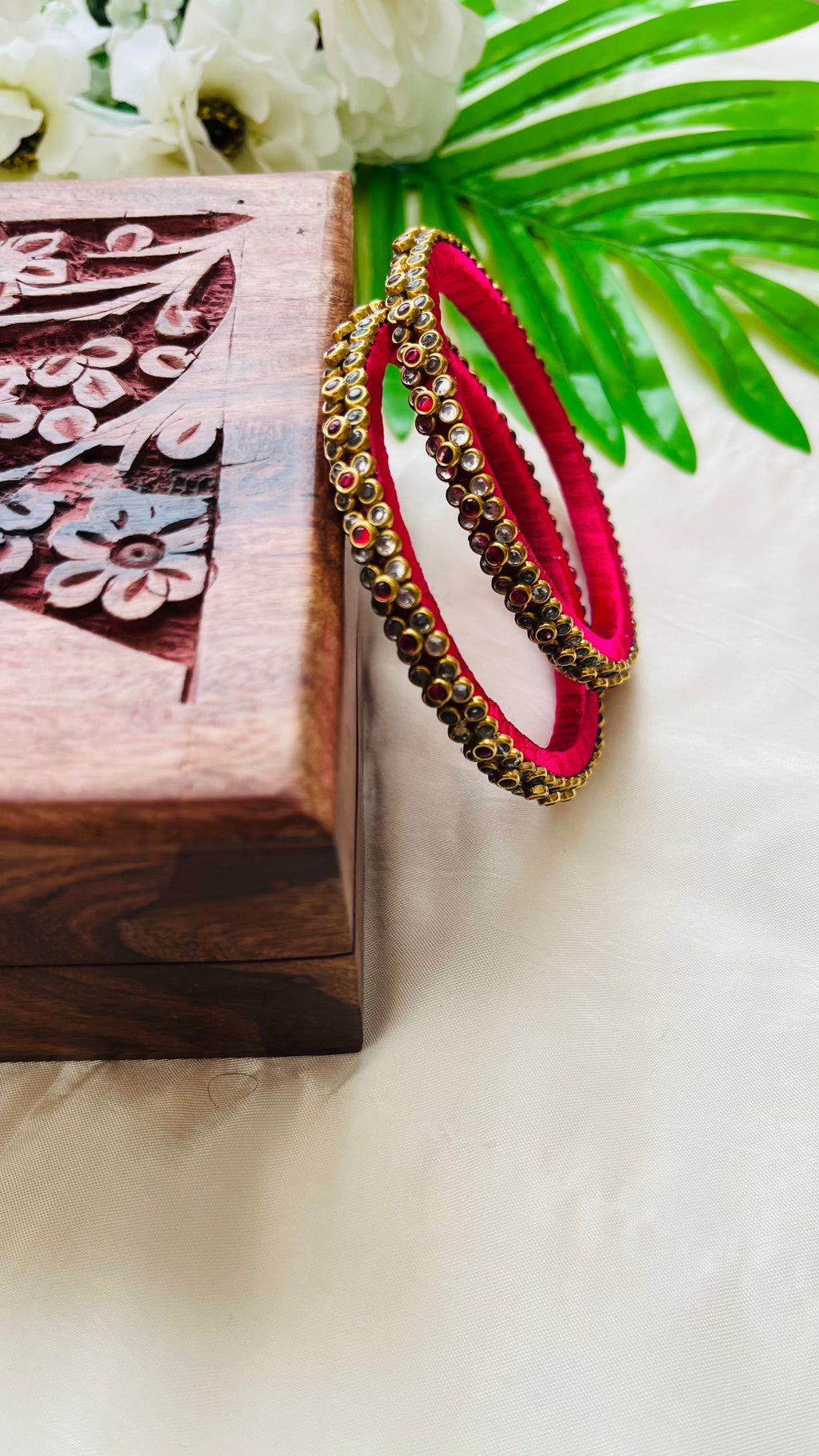 VIHANTH HANDMADE PINK AND WHITE KUNDAN BANGLE VH015