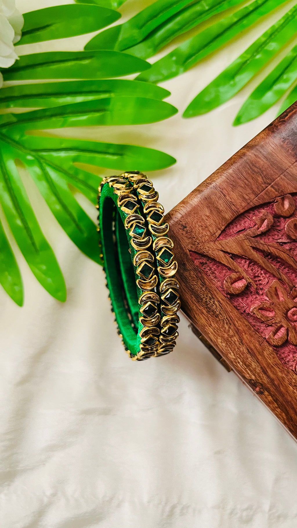 VIHANTH HANDMADE GREEN AND GOLD KUNDAN BANGLE VH016