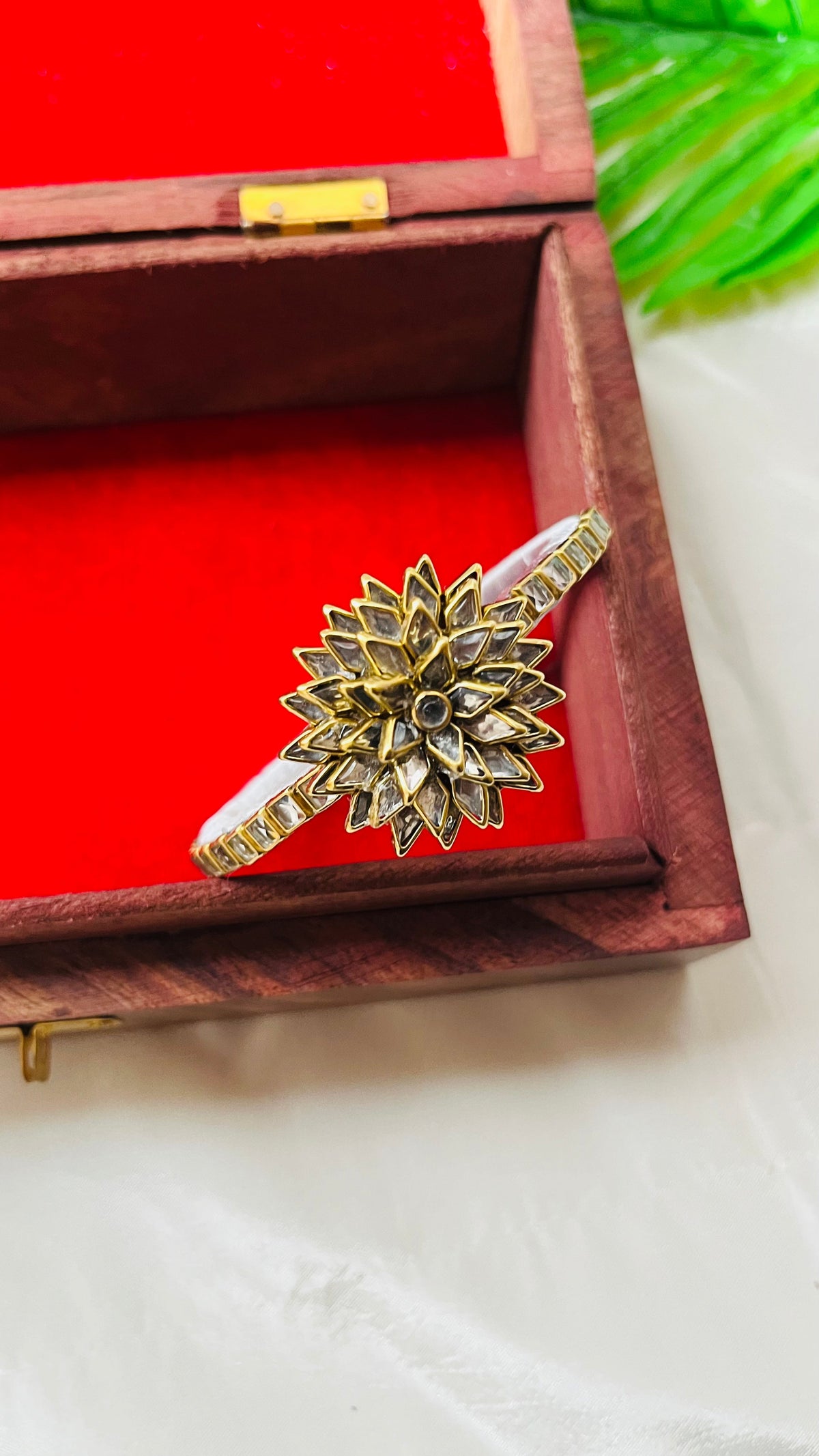 VIHANTH HANDMADE WHITE KUNDAN BANGLE VH023