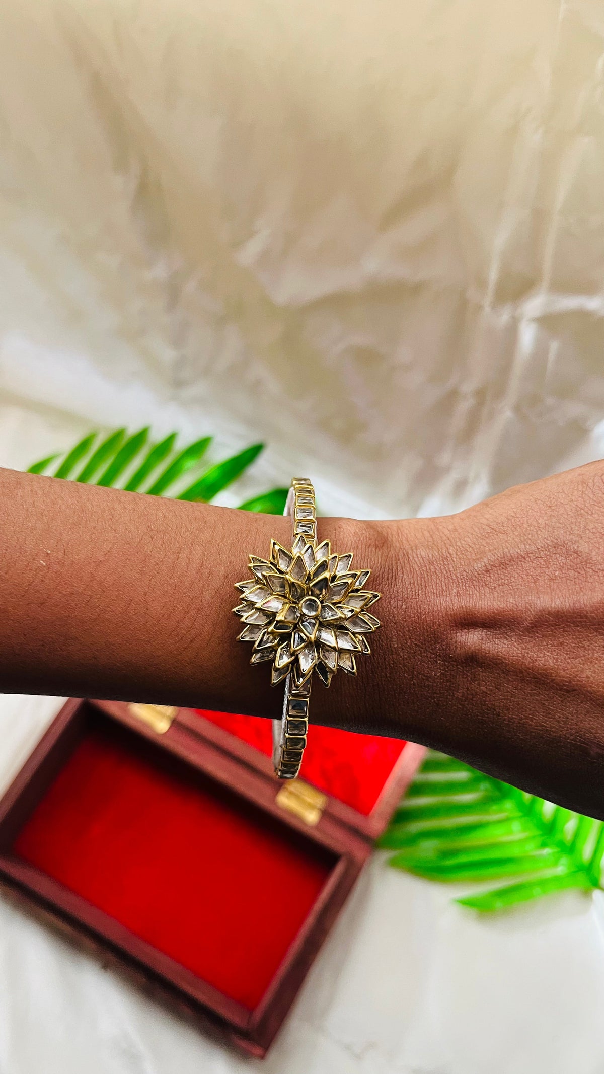 VIHANTH HANDMADE WHITE KUNDAN BANGLE VH023