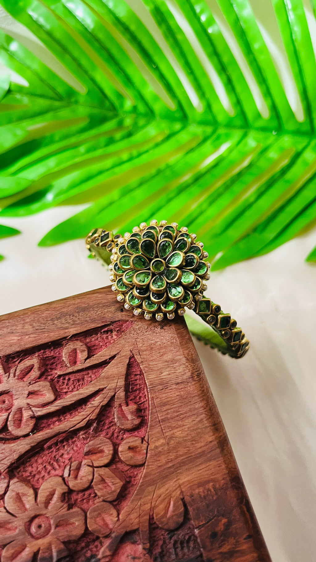 VIHANTH HANDMADE GREEN KUNDAN BANGLE VH024