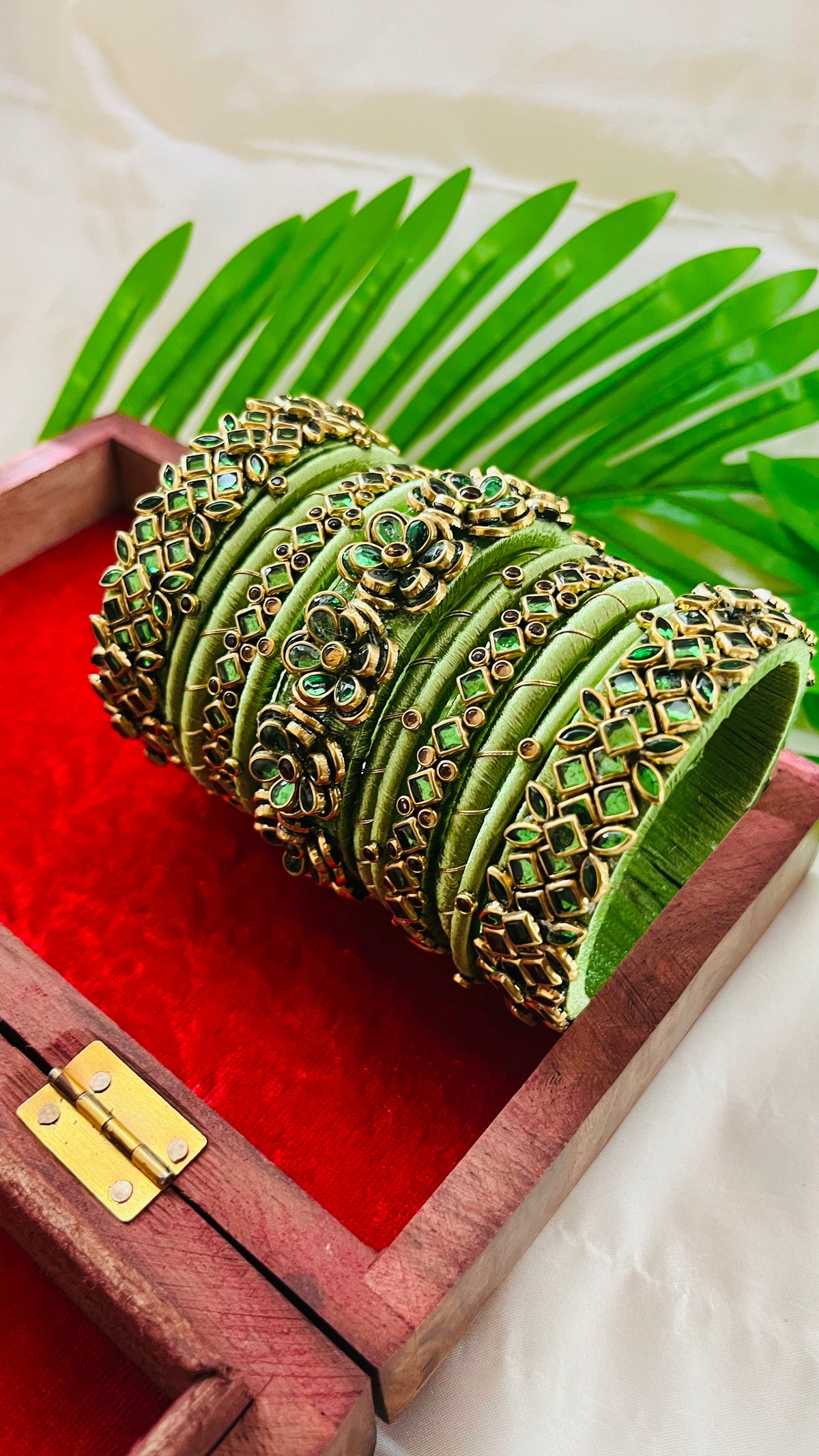 VIHANTH HANDMADE GREEN AND GOLD KUNDAN BANGLE VH026