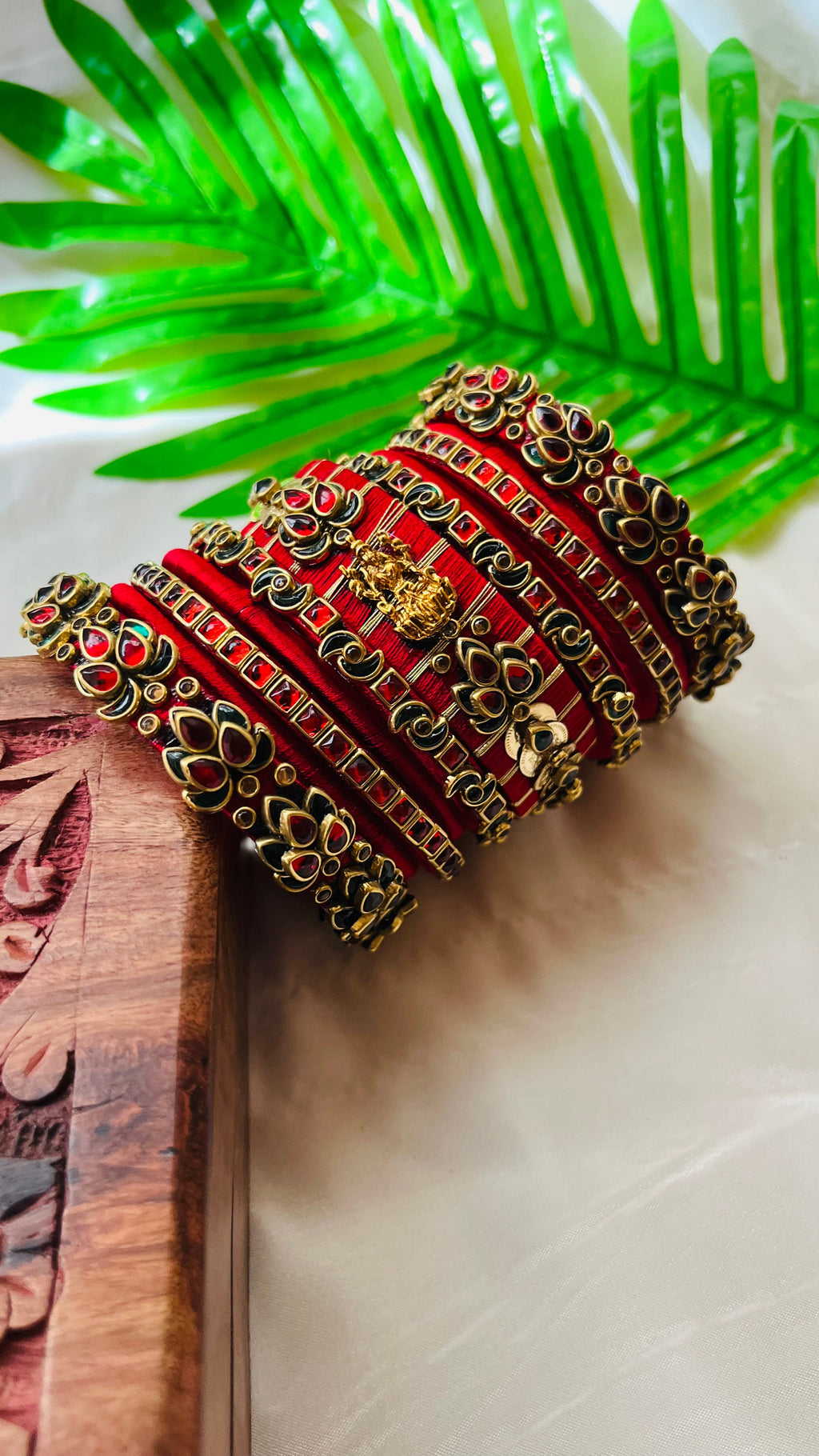 VIHANTH HANDMADE RED AND GREEN KUNDAN BANGLE VH027