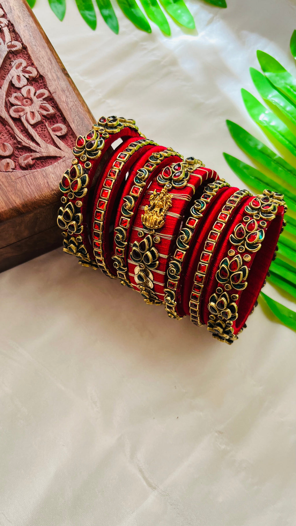 VIHANTH HANDMADE RED AND GREEN KUNDAN BANGLE VH027