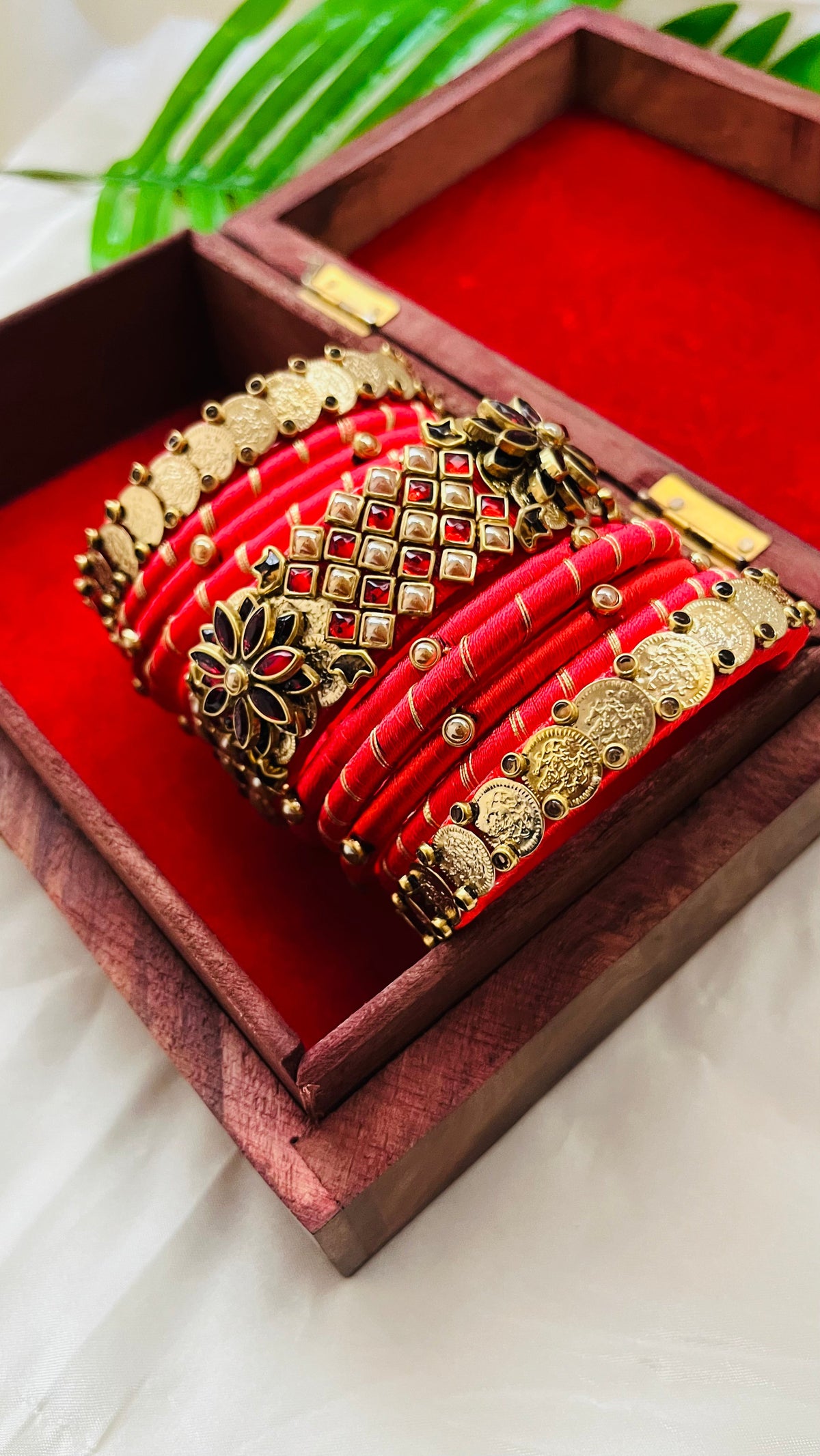 VIHANTH HANDMADE RED AND GOLD KUNDAN BANGLE VH028