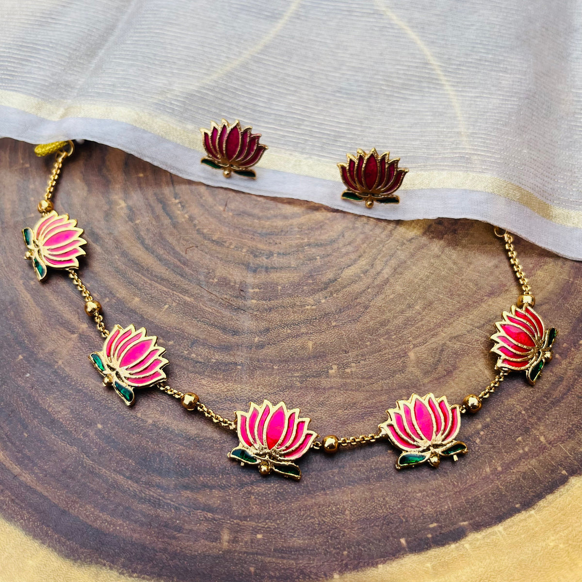 VH Lotus charm chain