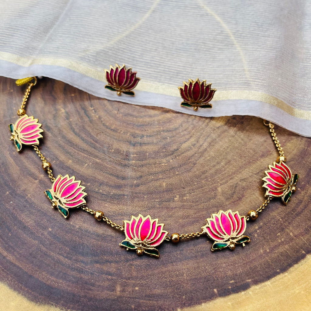 VH Lotus charm chain