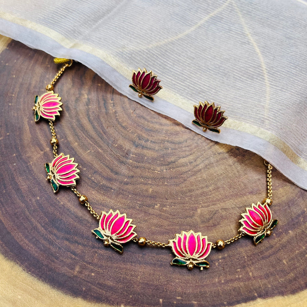 VH Lotus charm chain