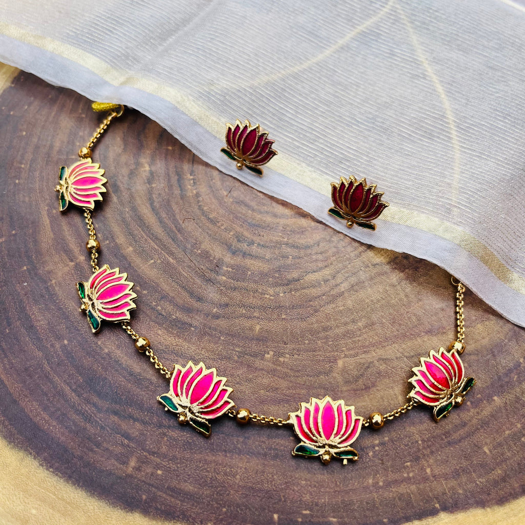 VH Lotus charm chain