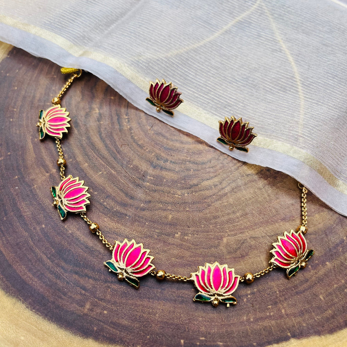 VH Lotus charm chain