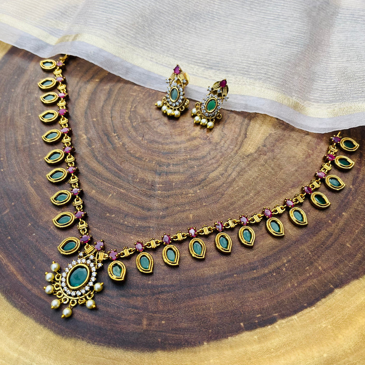 VH Palakka necklace