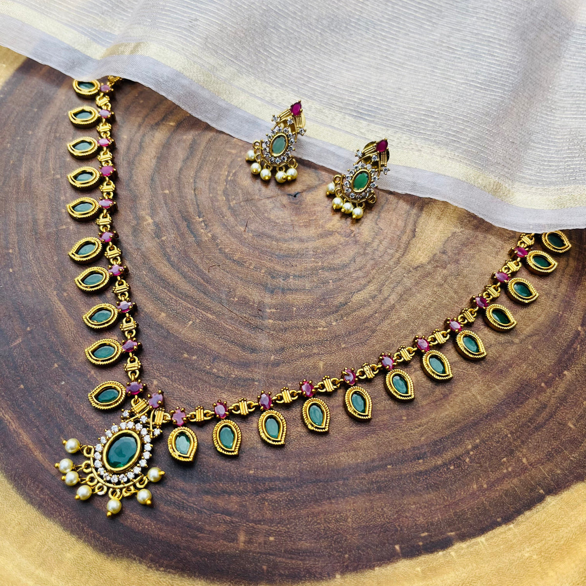 VH Palakka necklace