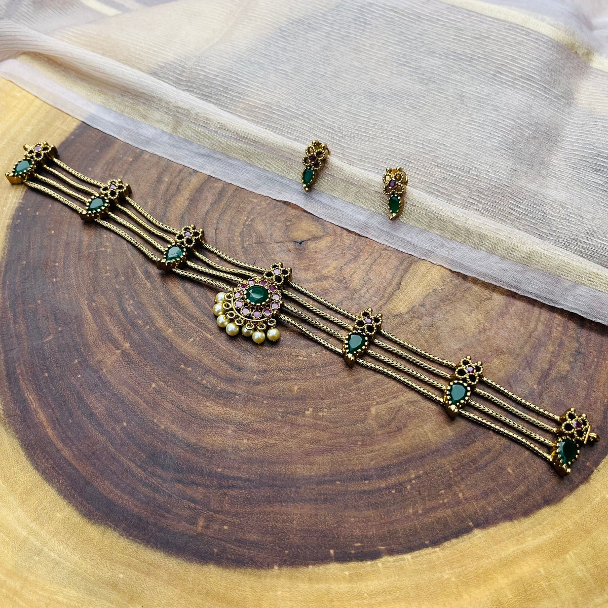 VH Antique Kemp stone palakka choker