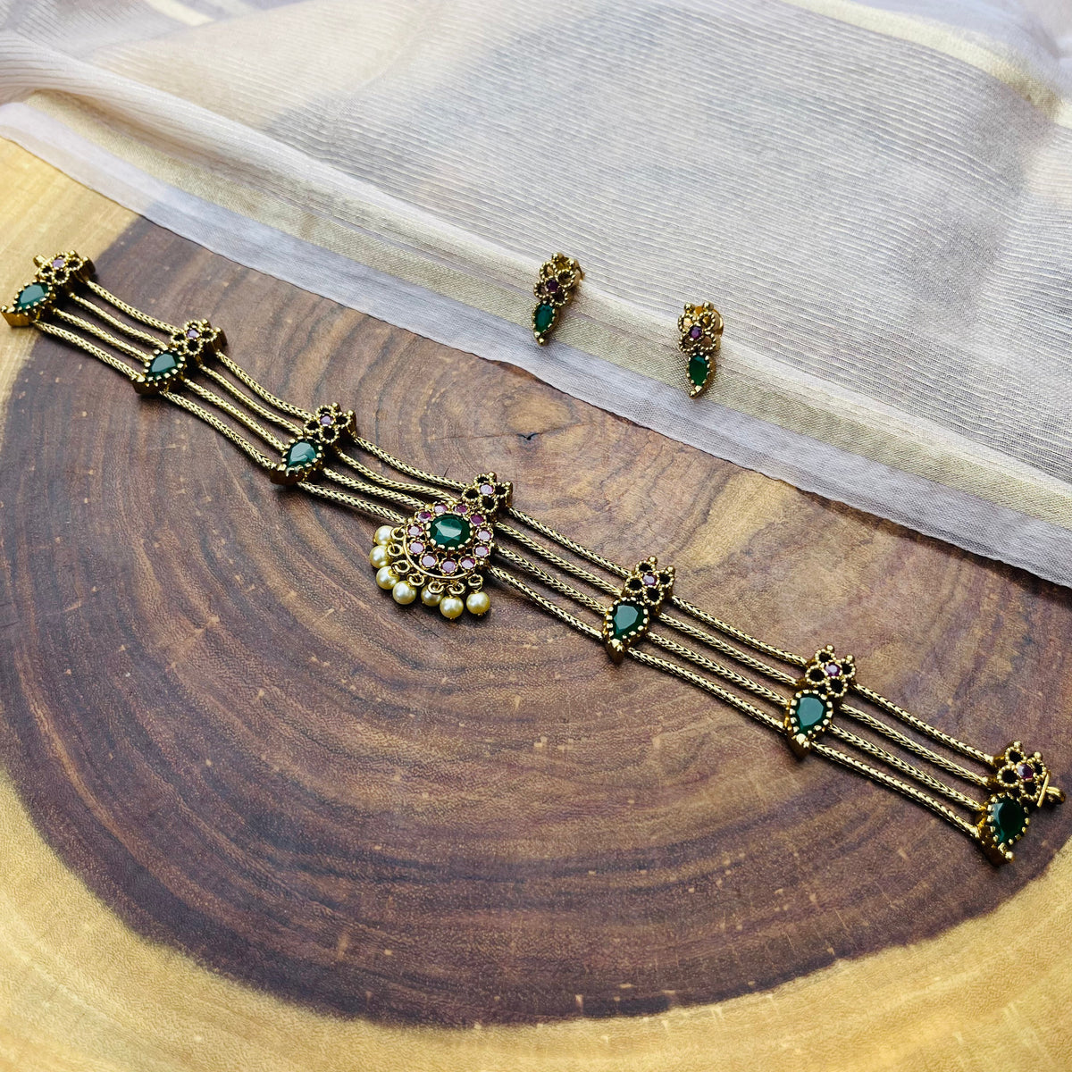 VH Antique Kemp stone palakka choker