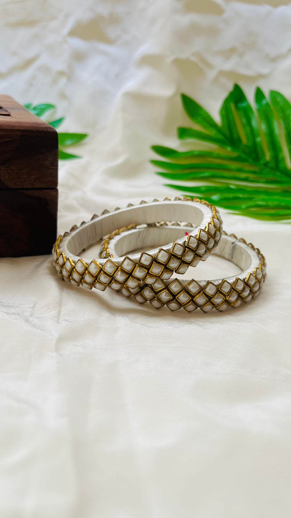 VIHANTH HANDMADE WHITE PEARL KUNDAN BANGLE VH078