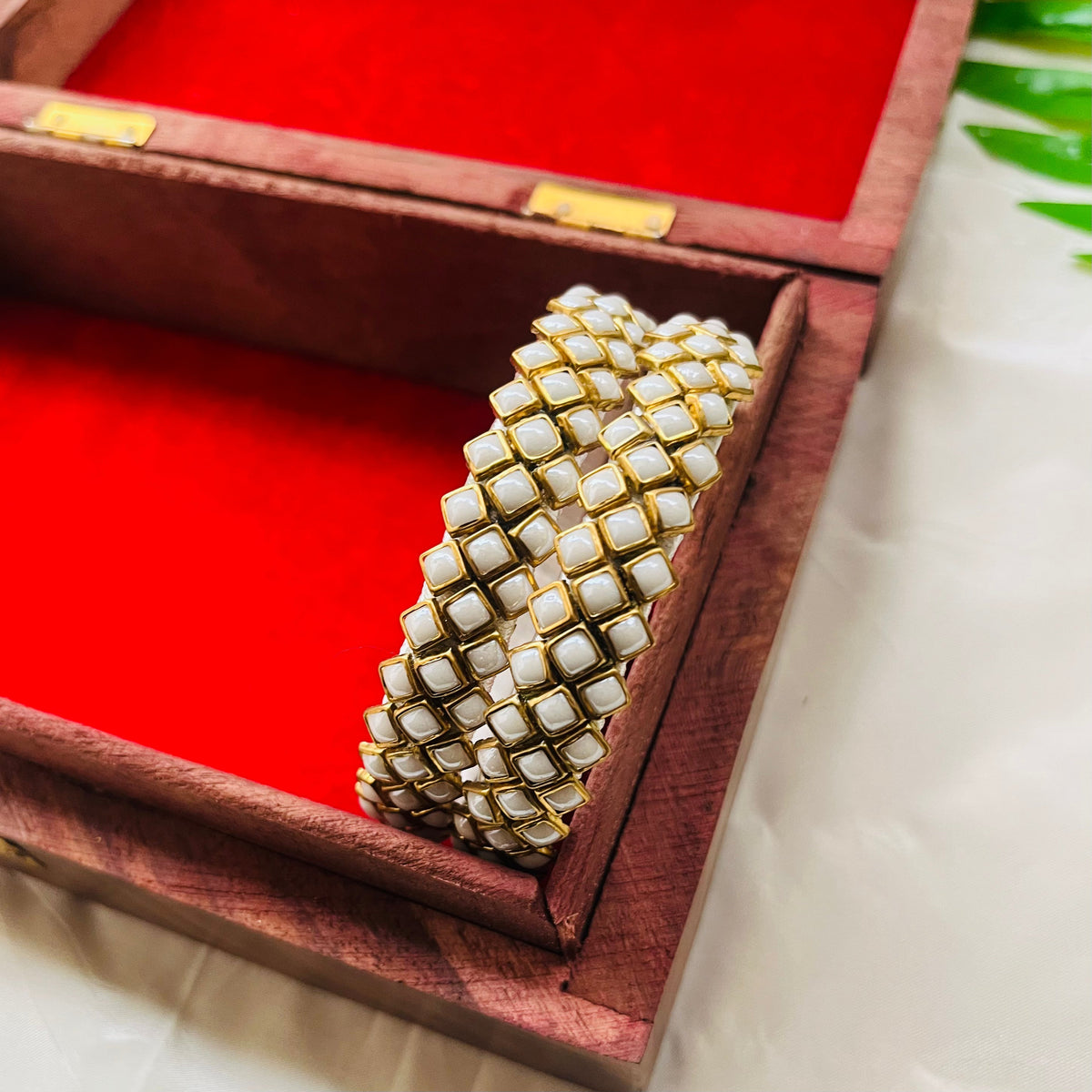VIHANTH HANDMADE WHITE PEARL KUNDAN BANGLE VH078
