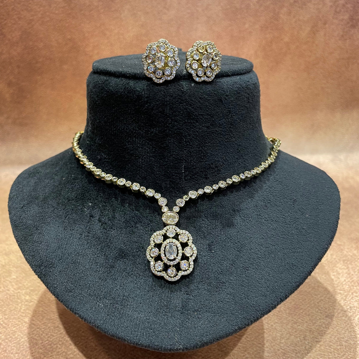AD White Necklace
