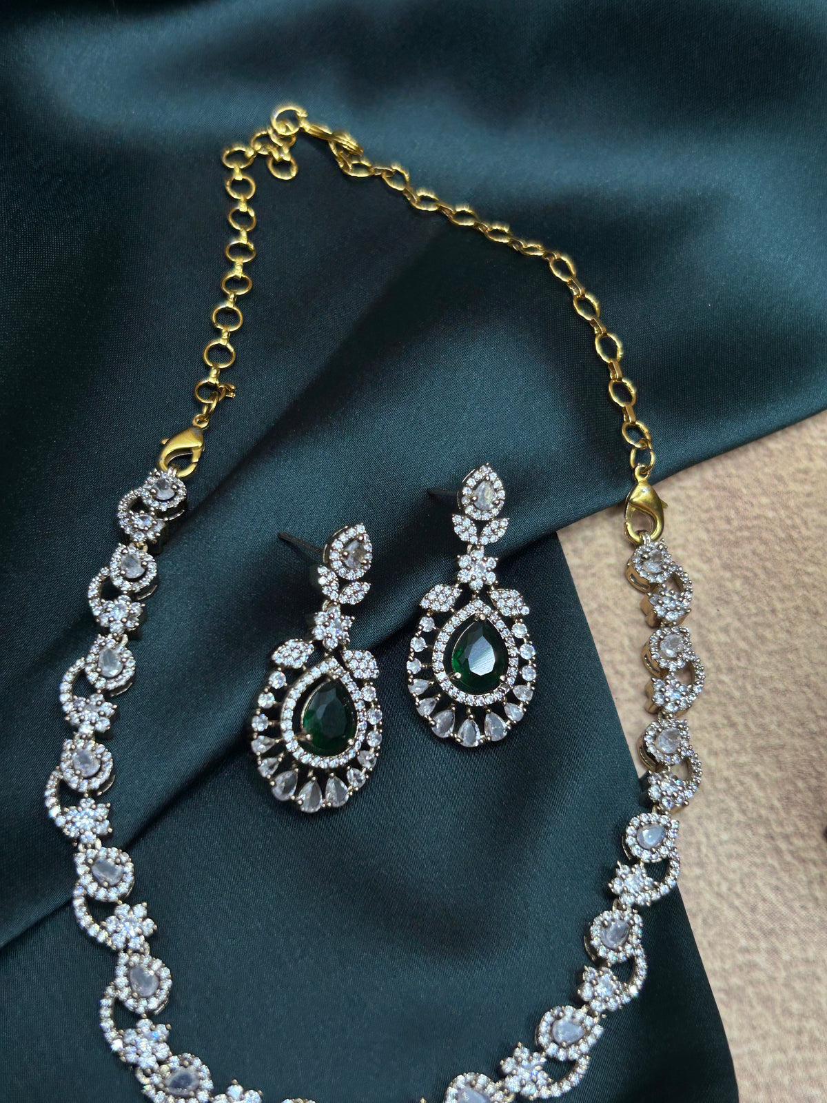 Emerald Teardrop Pendant AD Necklace Set