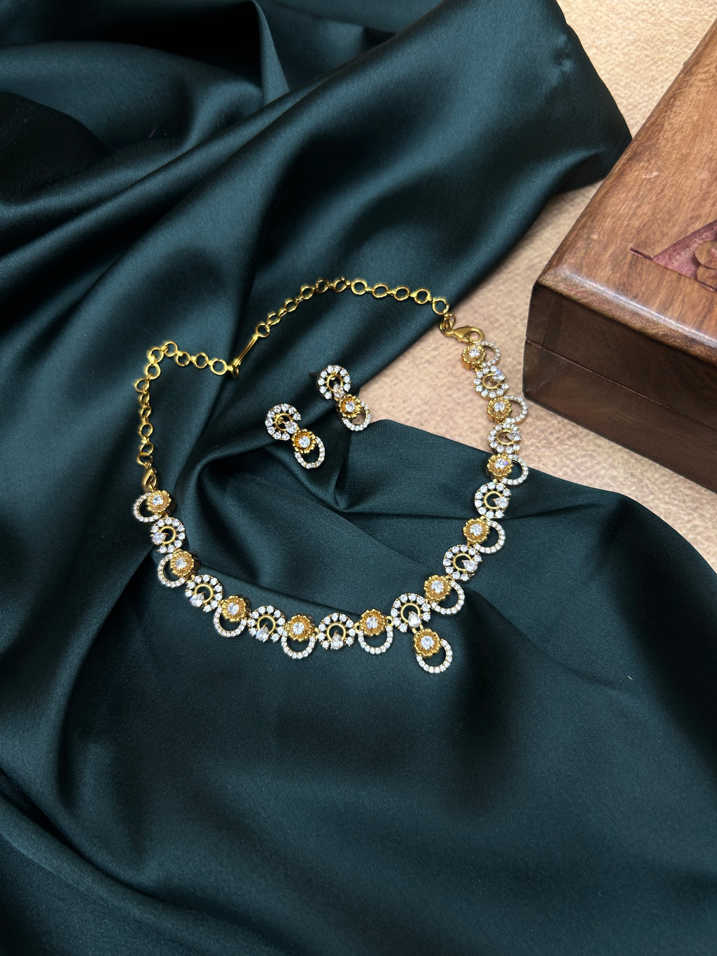 Dual Tone Floral Necklace Set
