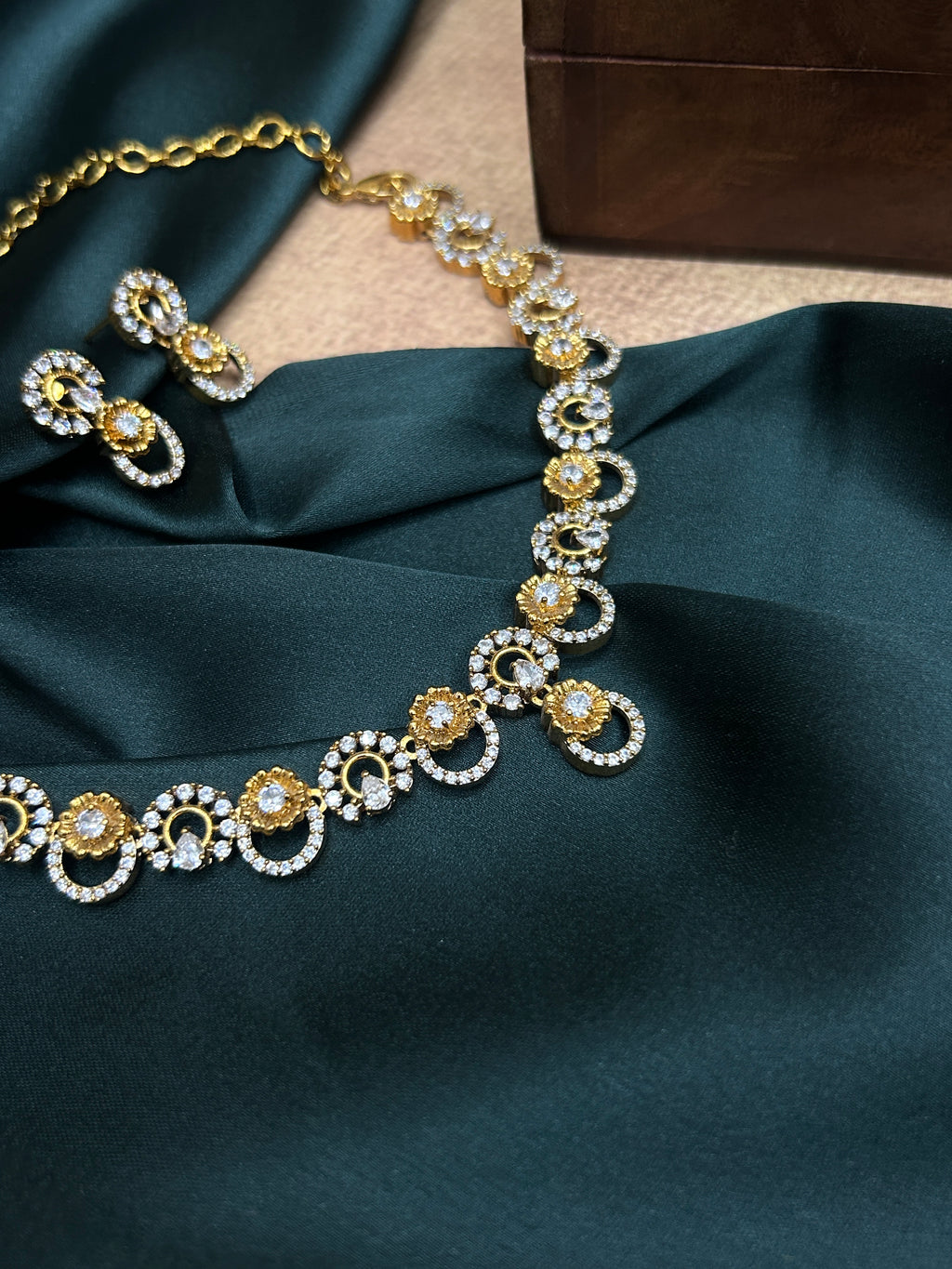 Dual Tone Floral Necklace Set