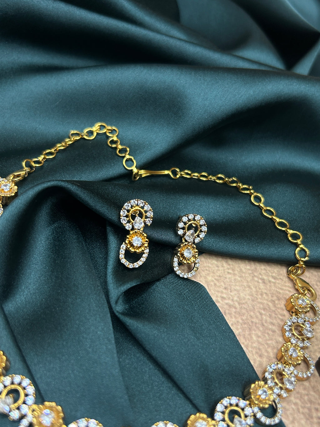 Dual Tone Floral Necklace Set