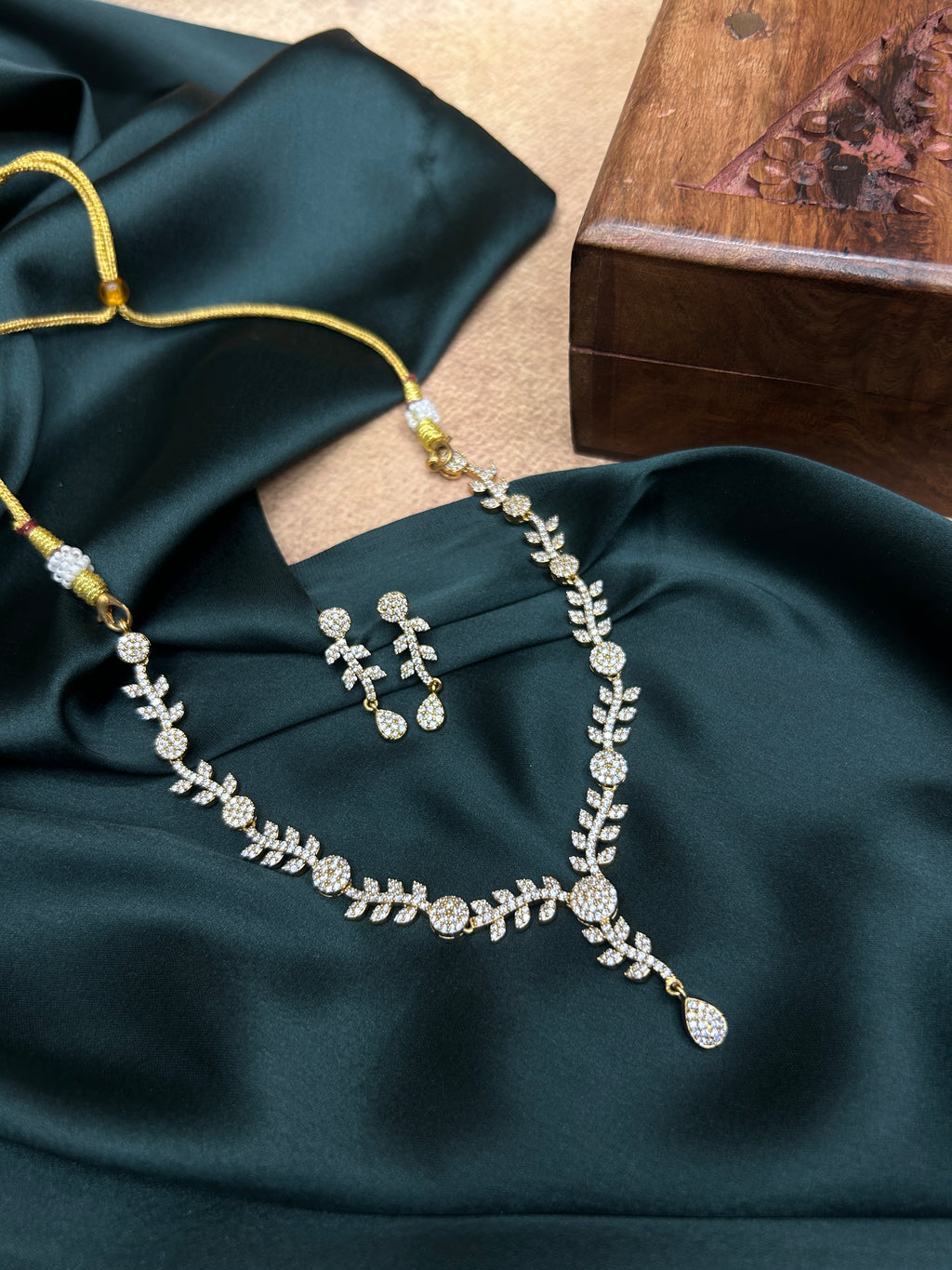 Intricate White Zirconia Leaf Necklace Set