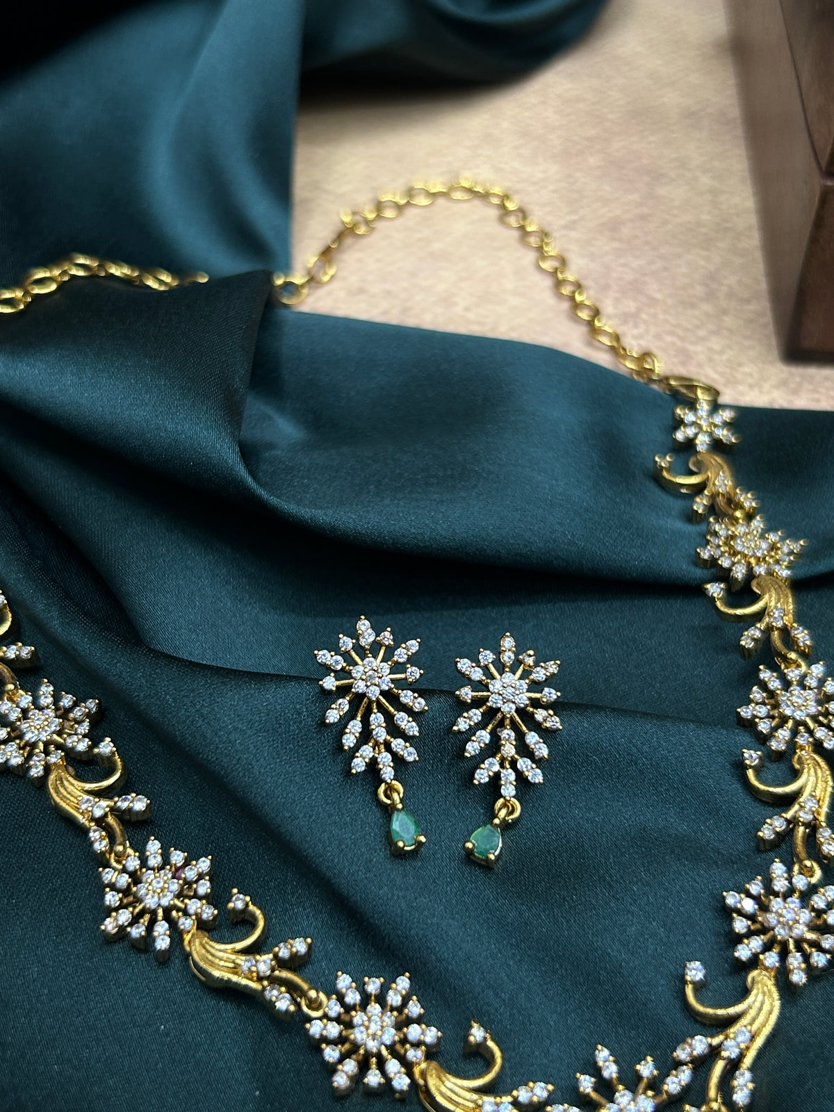 Emerald Accented Gold Toned Necklace Set