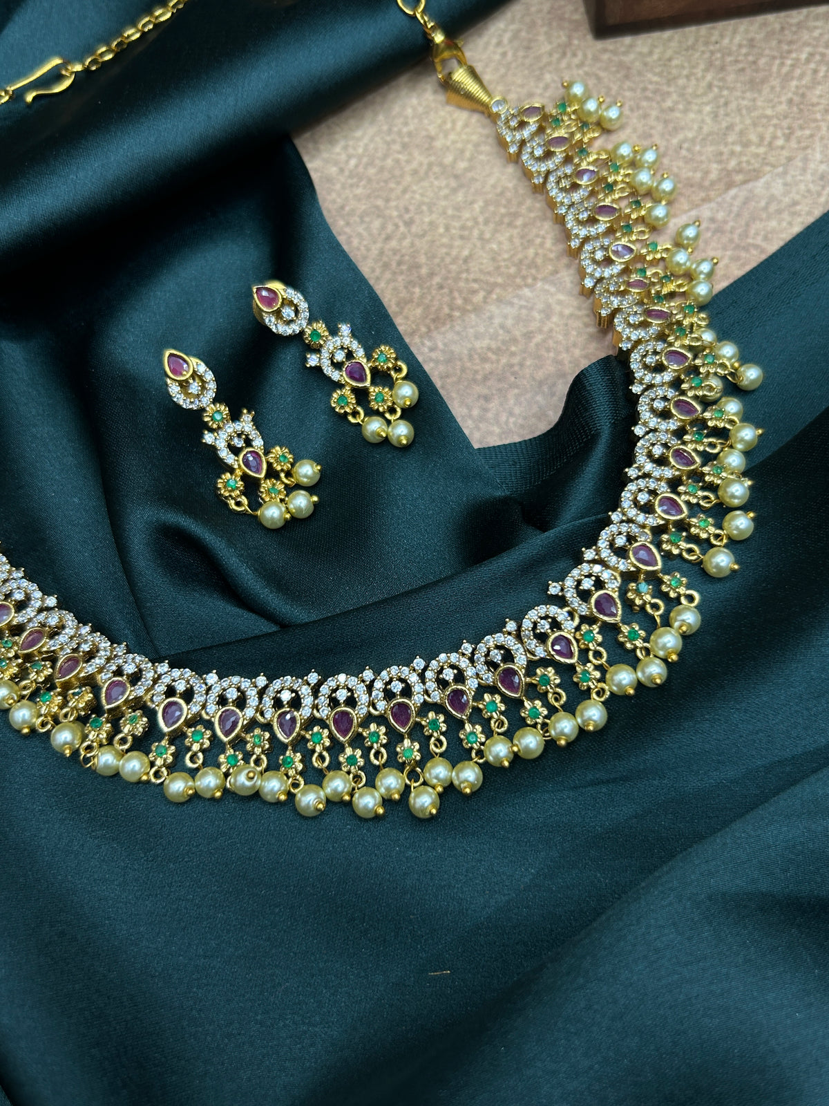 Thilagam Multi Colour Short Haram Set