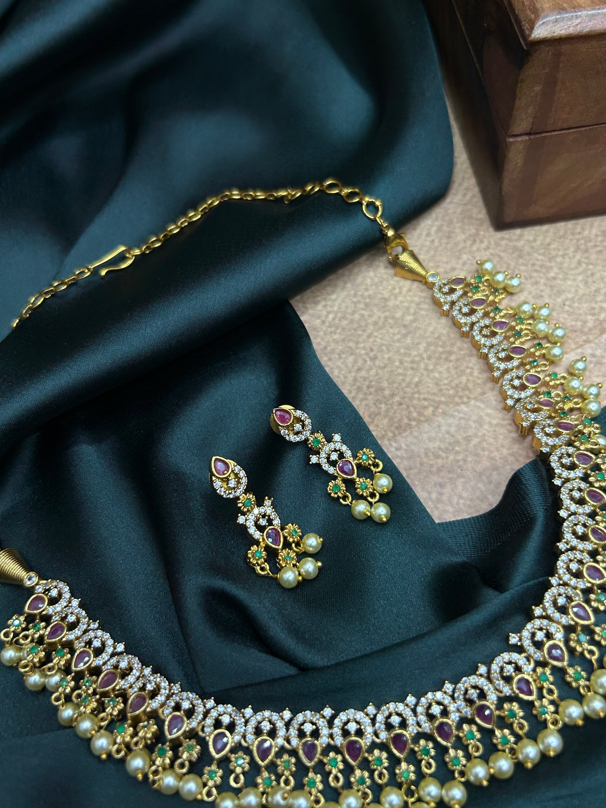 Thilagam Multi Colour Short Haram Set