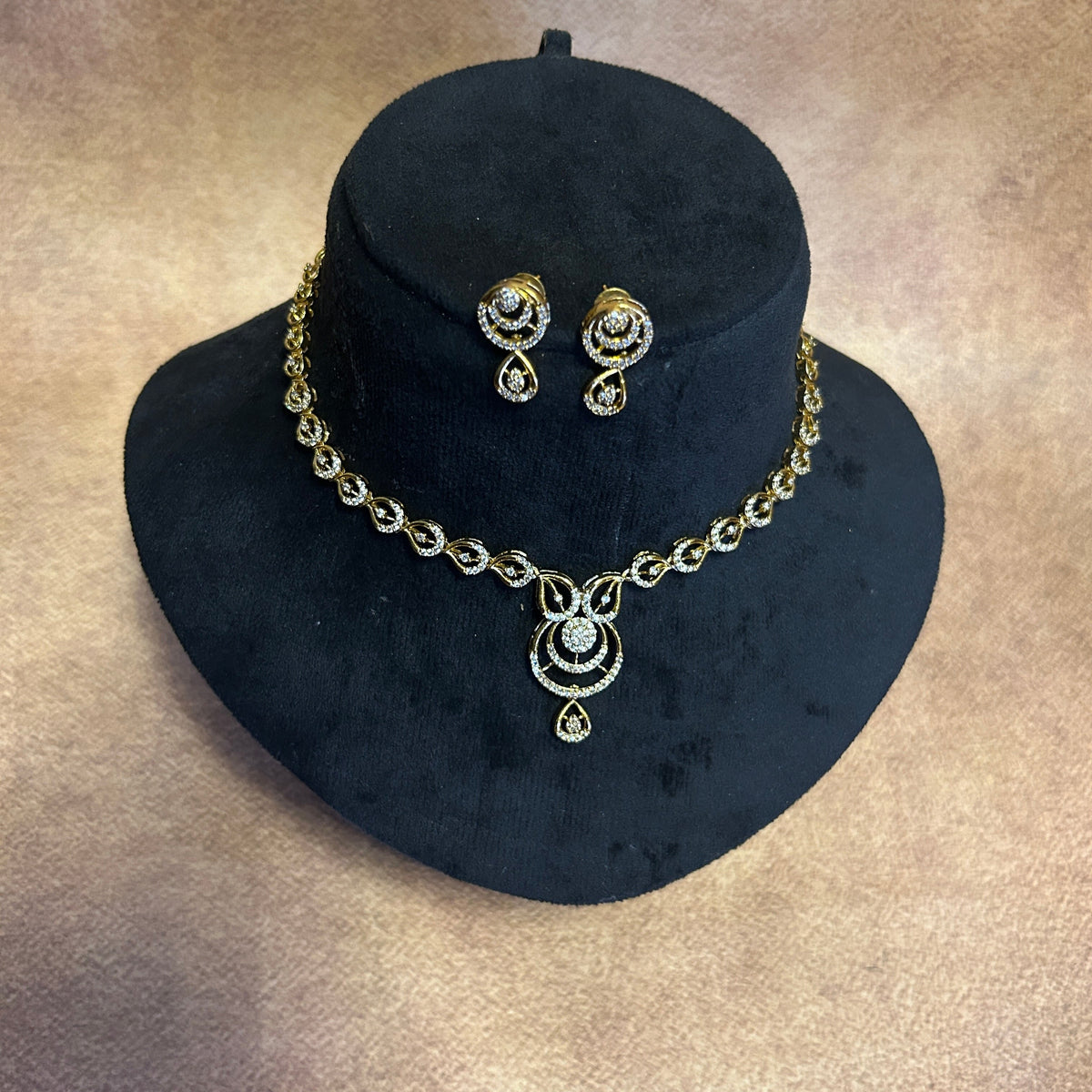 Kavi Leaf AD necklace