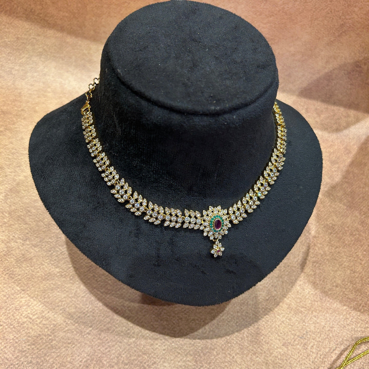 Iniya white Necklace