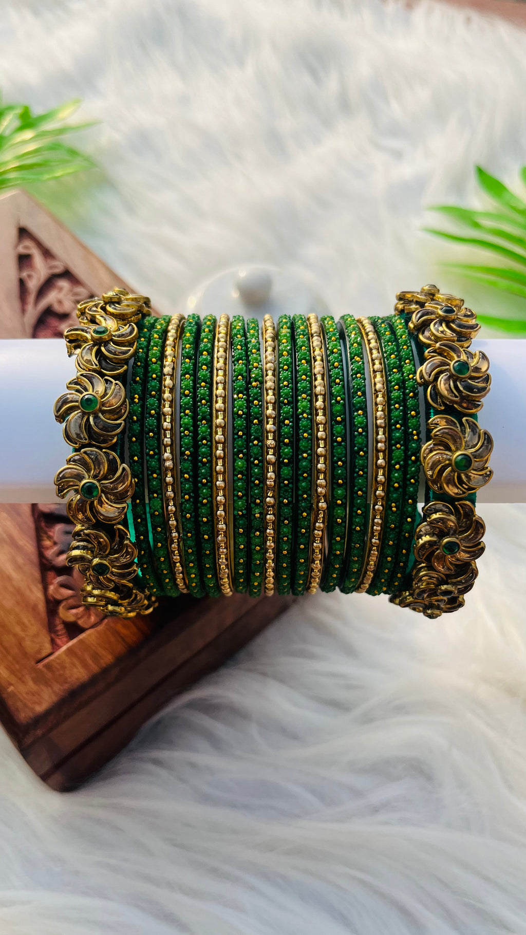 VIHANTH HANDMADE GREEN, GOLD GLASS BANGLE AND GREEN KUNDAN BANGLE VH035