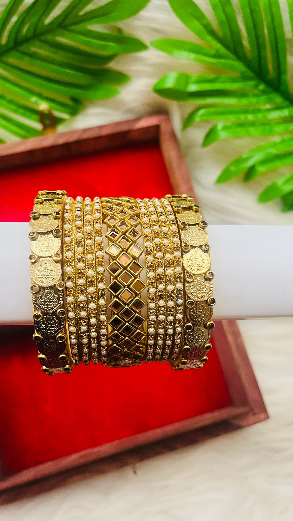VIHANTH HANDMADE GOLD KUNDAN BANGLE AND GOLD WHITE PEARL METAL BANGLE VH041