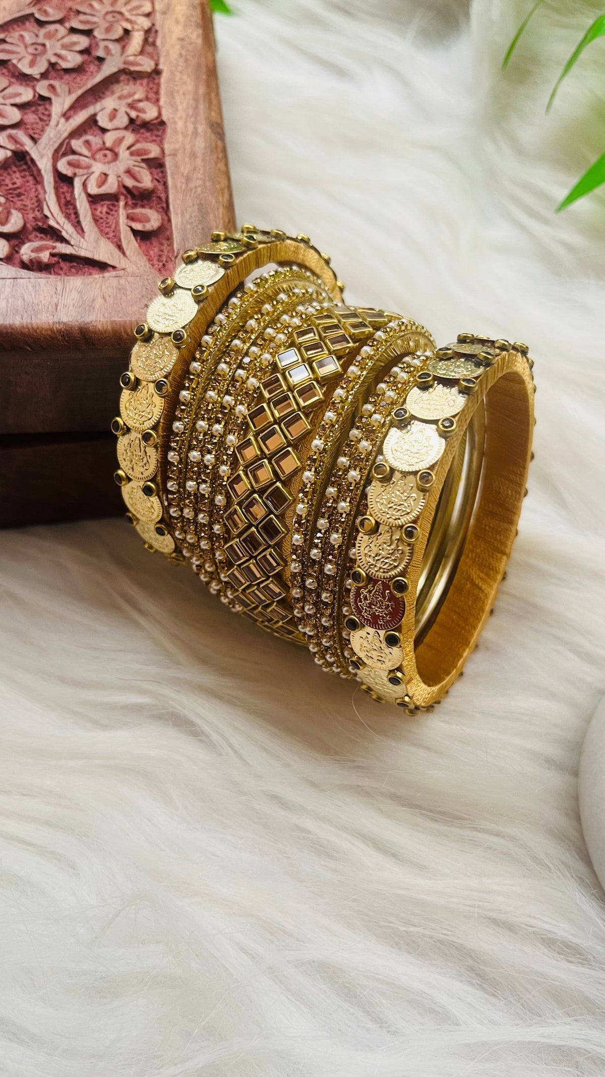 VIHANTH HANDMADE GOLD KUNDAN BANGLE AND GOLD WHITE PEARL METAL BANGLE VH041