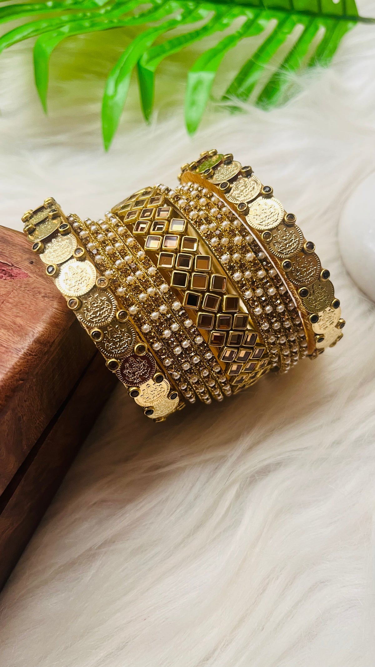 VIHANTH HANDMADE GOLD KUNDAN BANGLE AND GOLD WHITE PEARL METAL BANGLE VH041
