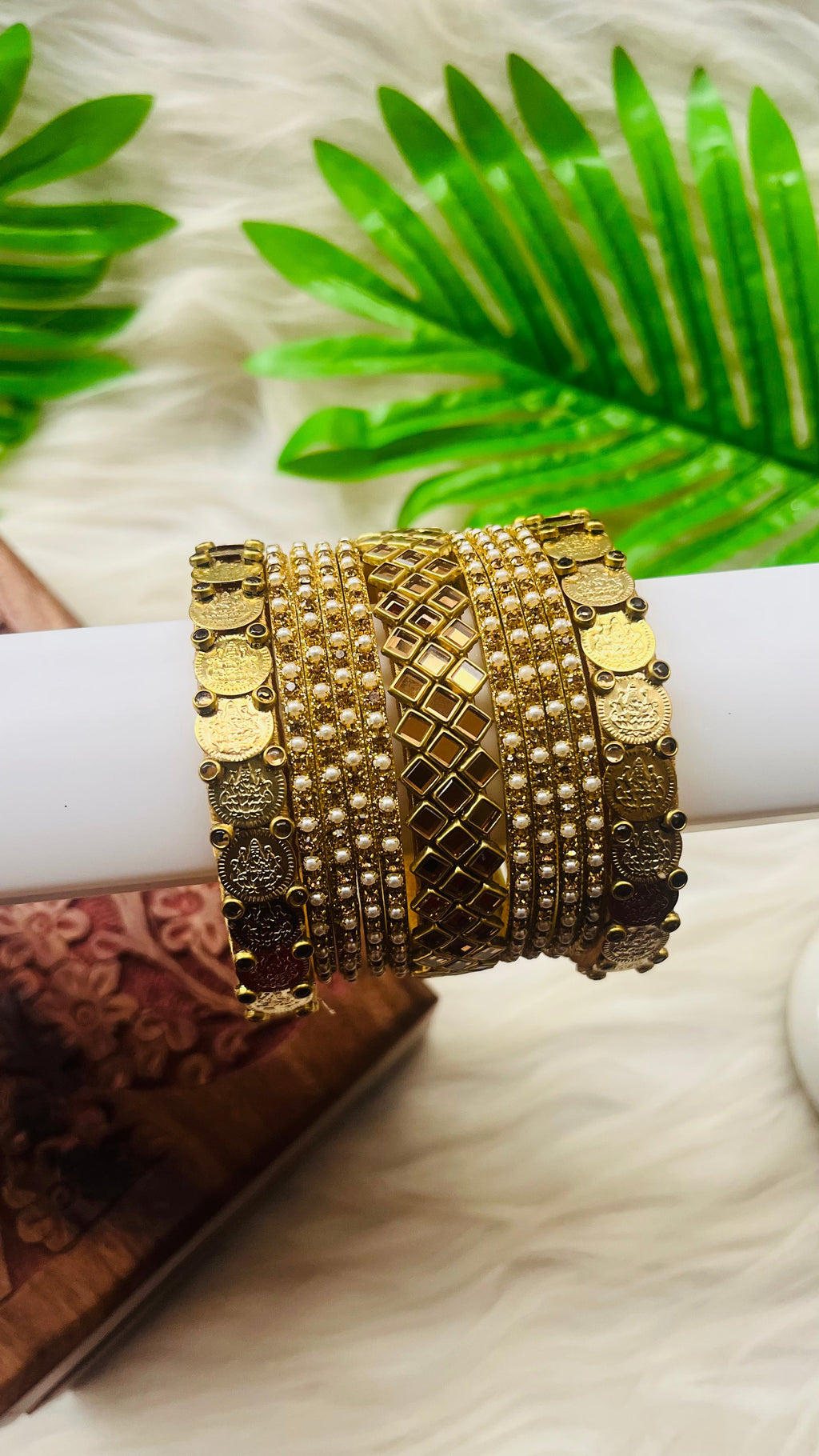 VIHANTH HANDMADE GOLD KUNDAN BANGLE AND GOLD WHITE PEARL METAL BANGLE VH041