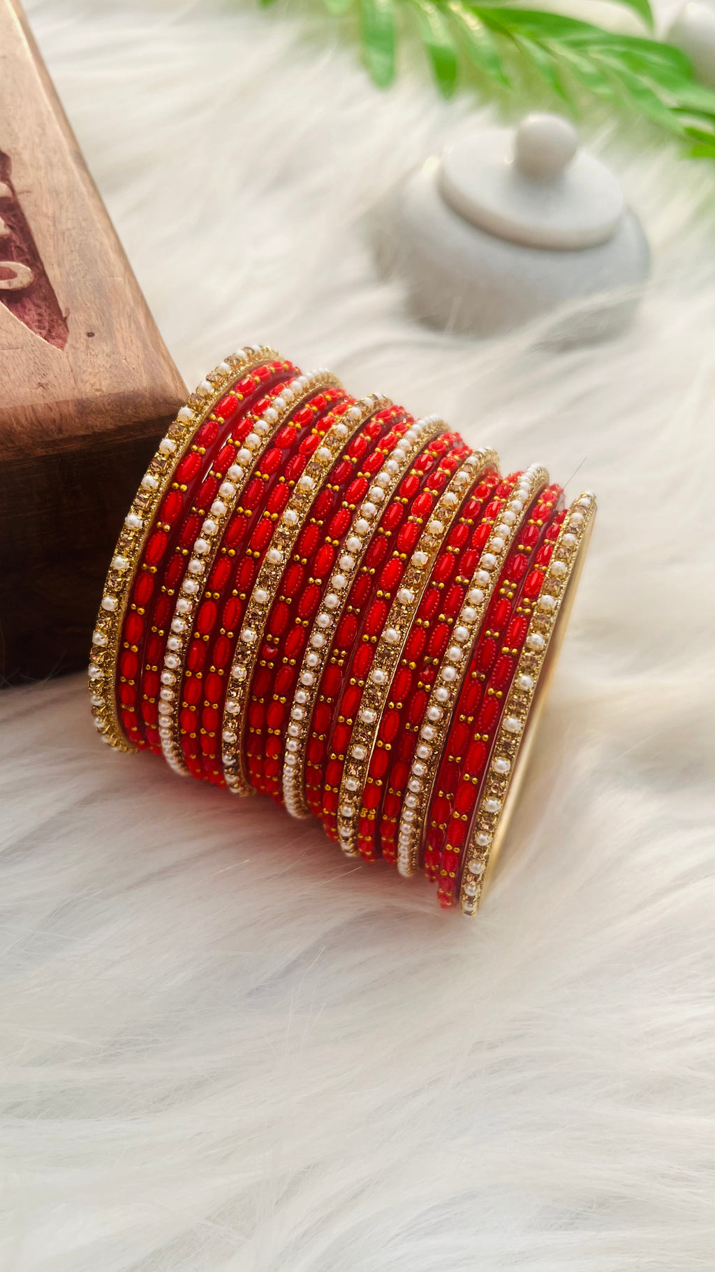 VIHANTH PEACH GLASS BANGLE AND GOLD WHITE PEARL METAL BANGLE VH042