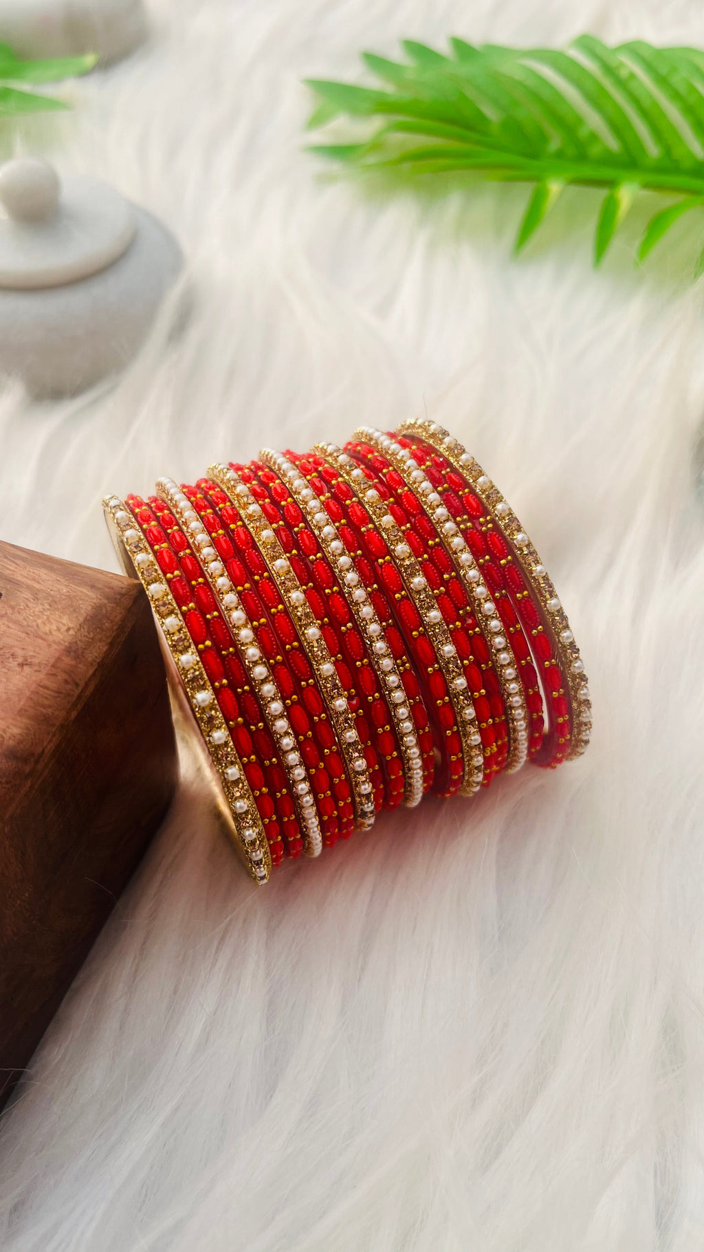 VIHANTH PEACH GLASS BANGLE AND GOLD WHITE PEARL METAL BANGLE VH042