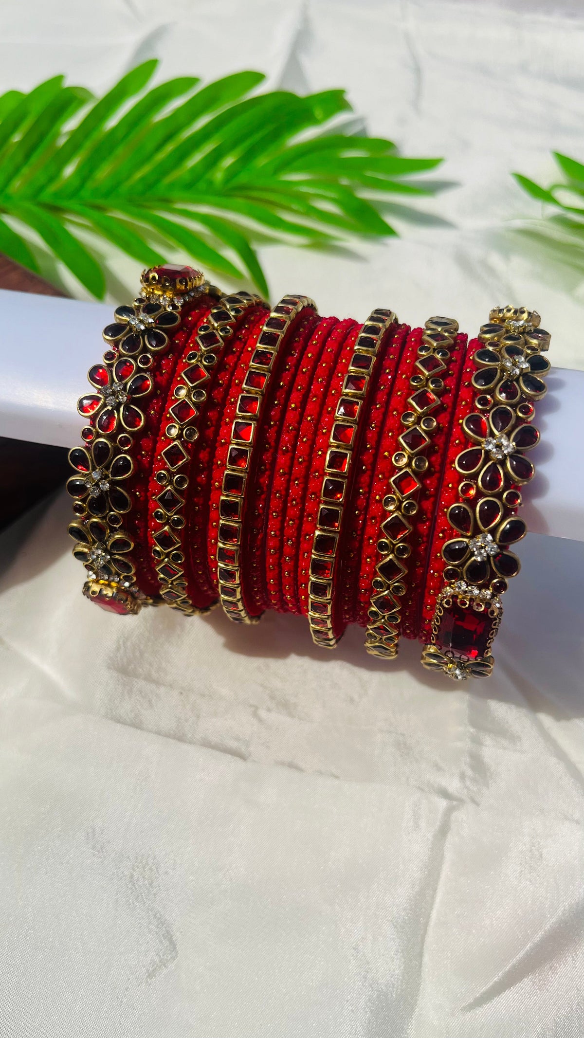 VIHANTH RED KUNDAN BANGLE AND RED GLASS BANGLE VH046