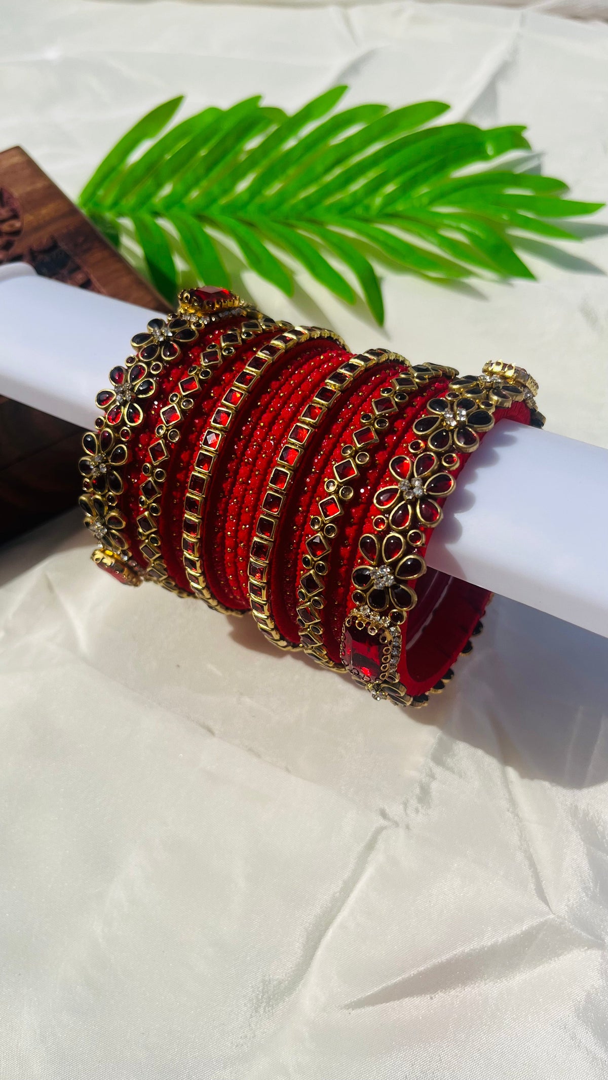 VIHANTH RED KUNDAN BANGLE AND RED GLASS BANGLE VH046