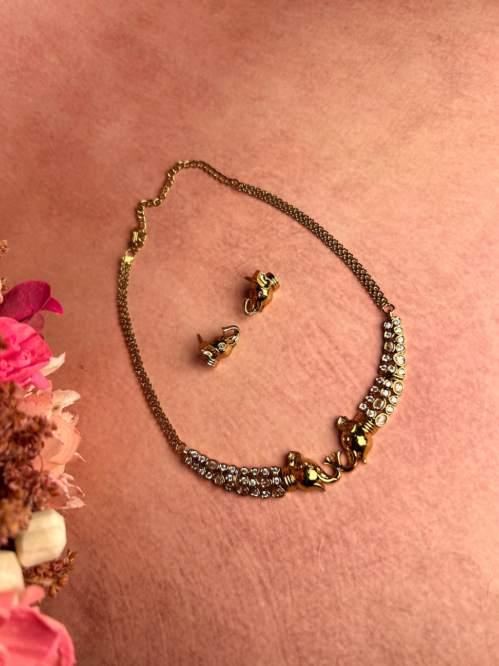 Elephant motif white Stone Hasli Necklace set