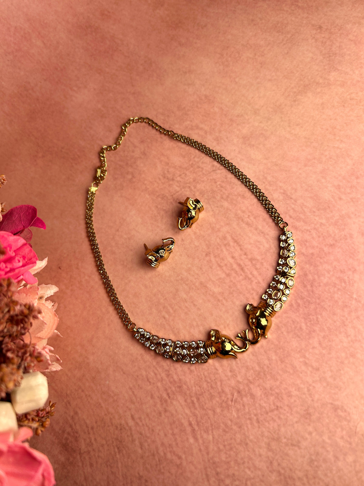Elephant motif white Stone Hasli Necklace set