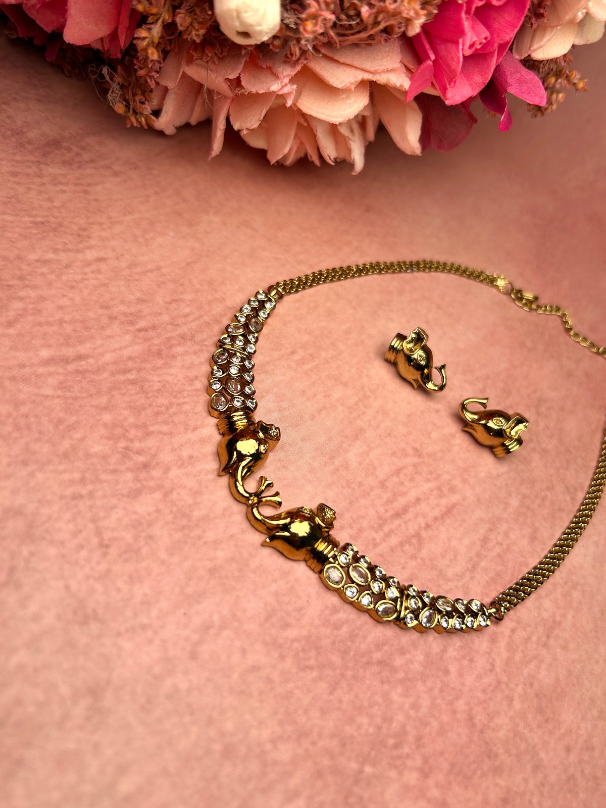 Elephant motif white Stone Hasli Necklace set