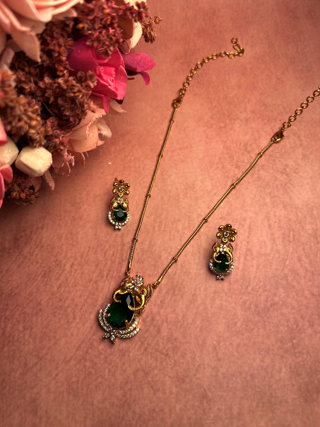 Emerald Stone Elephant Motif Pendant Chain Set