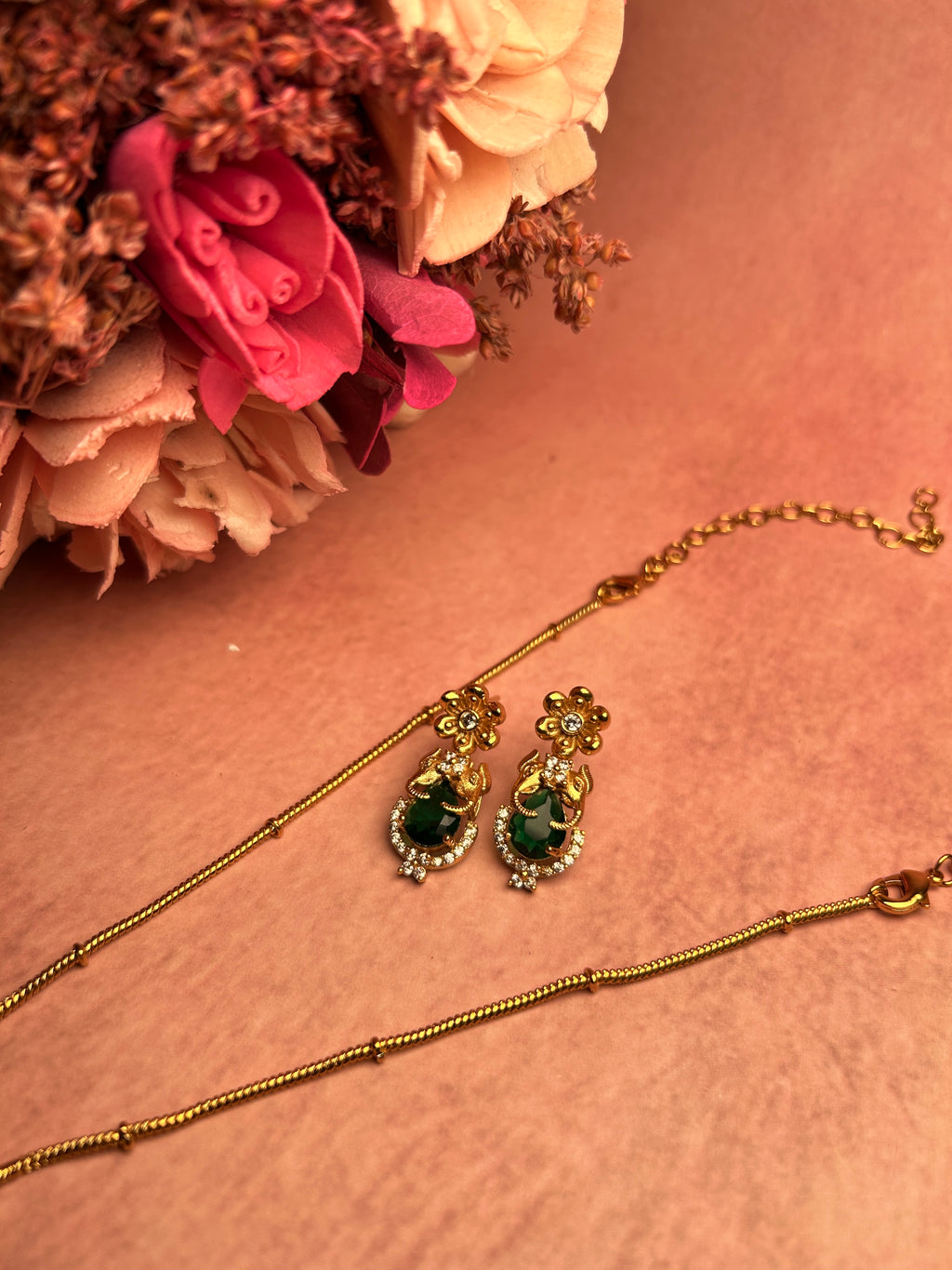 Emerald Stone Elephant Motif Pendant Chain Set